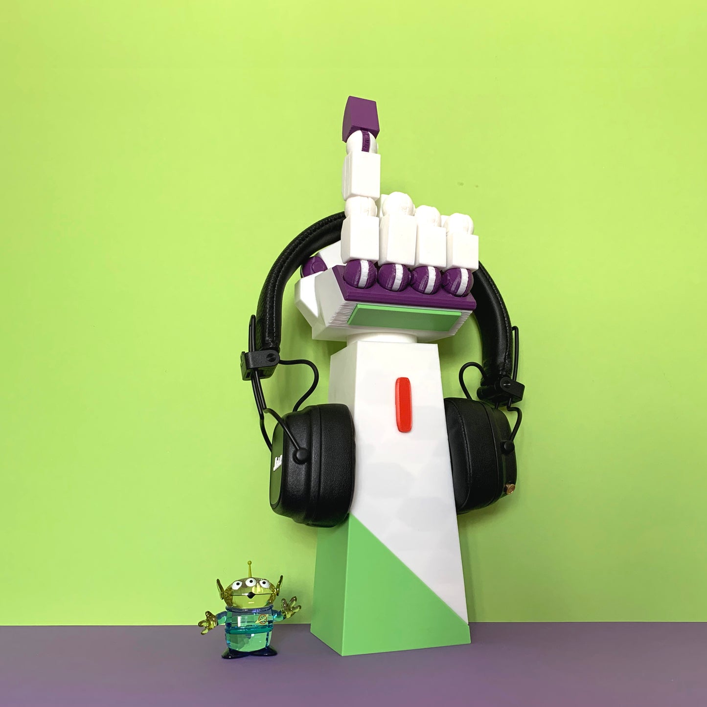 Space-Themed Movable Hand Headphone Stand – 3D Printed Gaming Headset Organizer