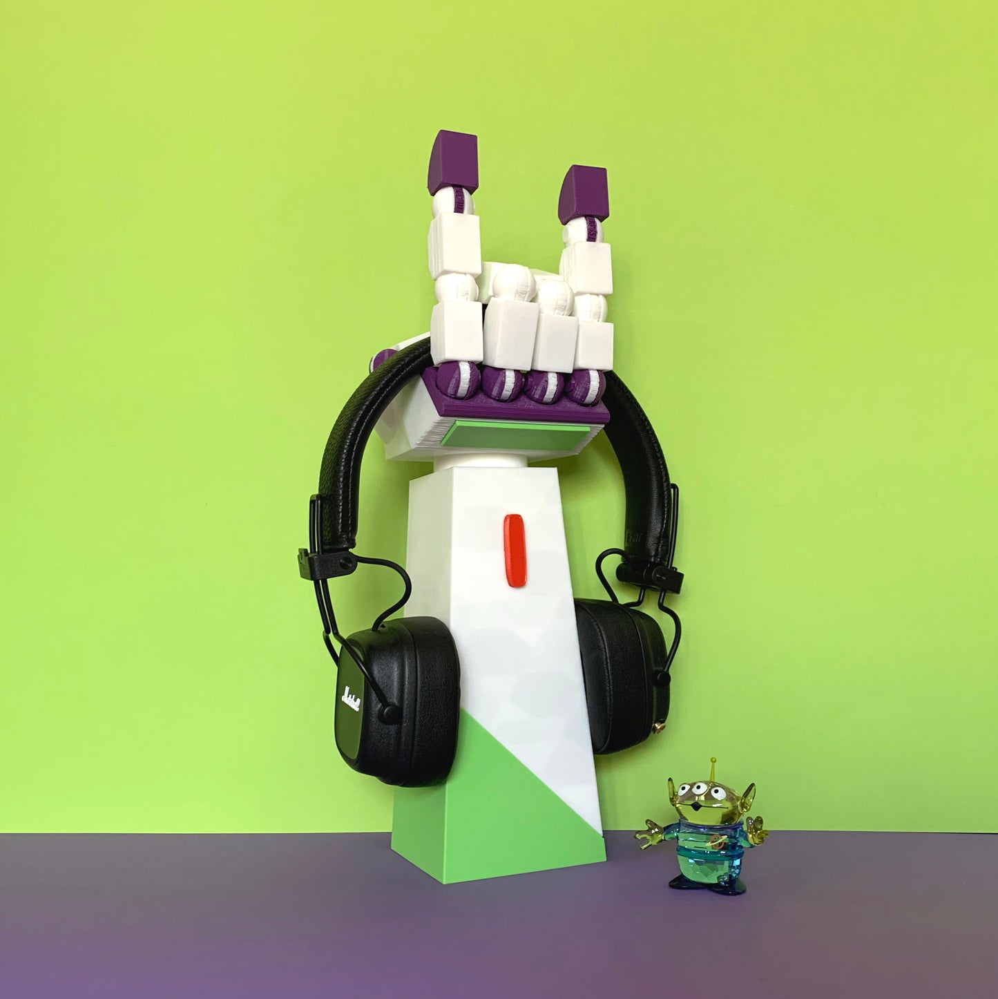 Space-Themed Movable Hand Headphone Stand – 3D Printed Gaming Headset Organizer