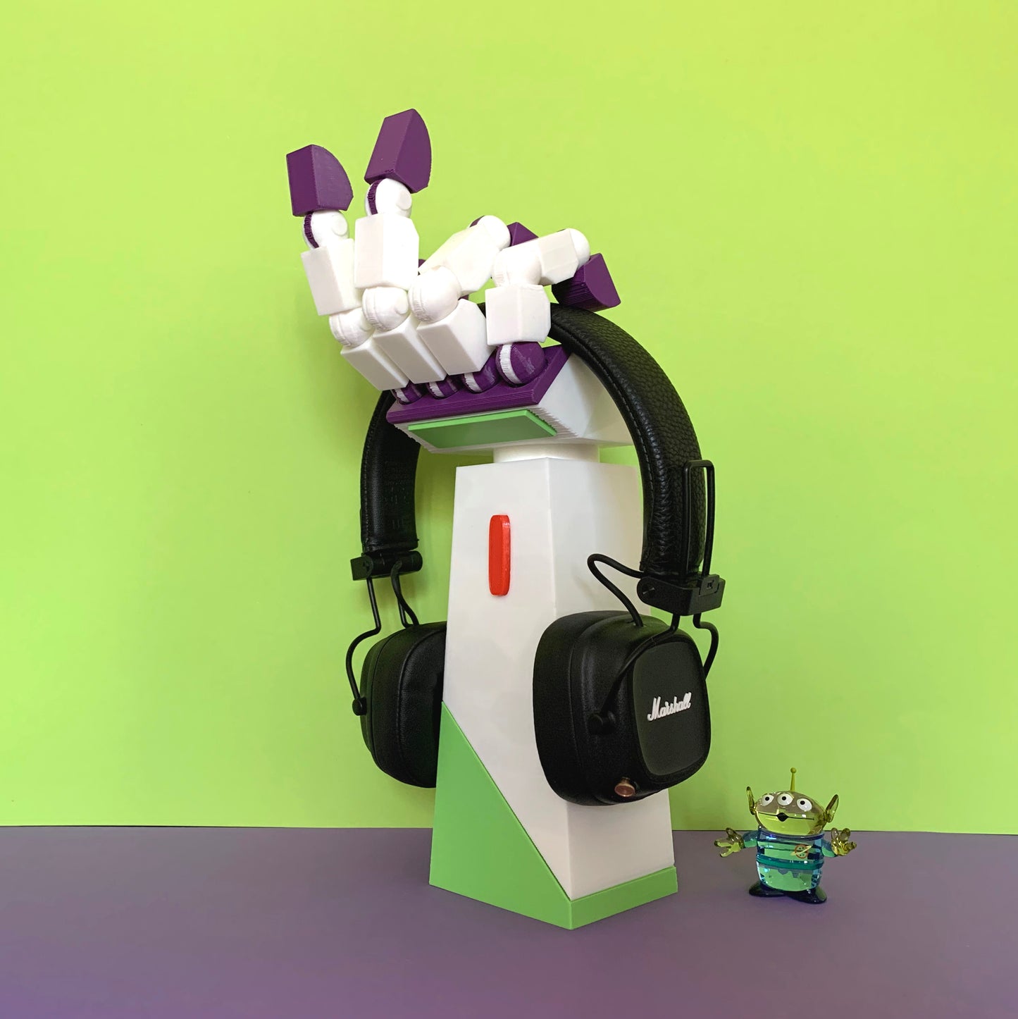 Space-Themed Movable Hand Headphone Stand – 3D Printed Gaming Headset Organizer