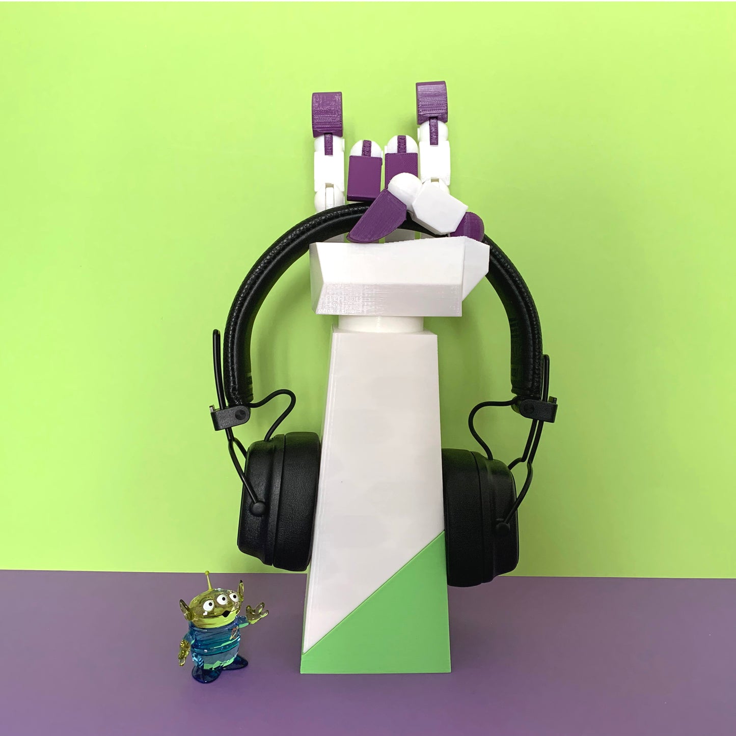 Space-Themed Movable Hand Headphone Stand – 3D Printed Gaming Headset Organizer