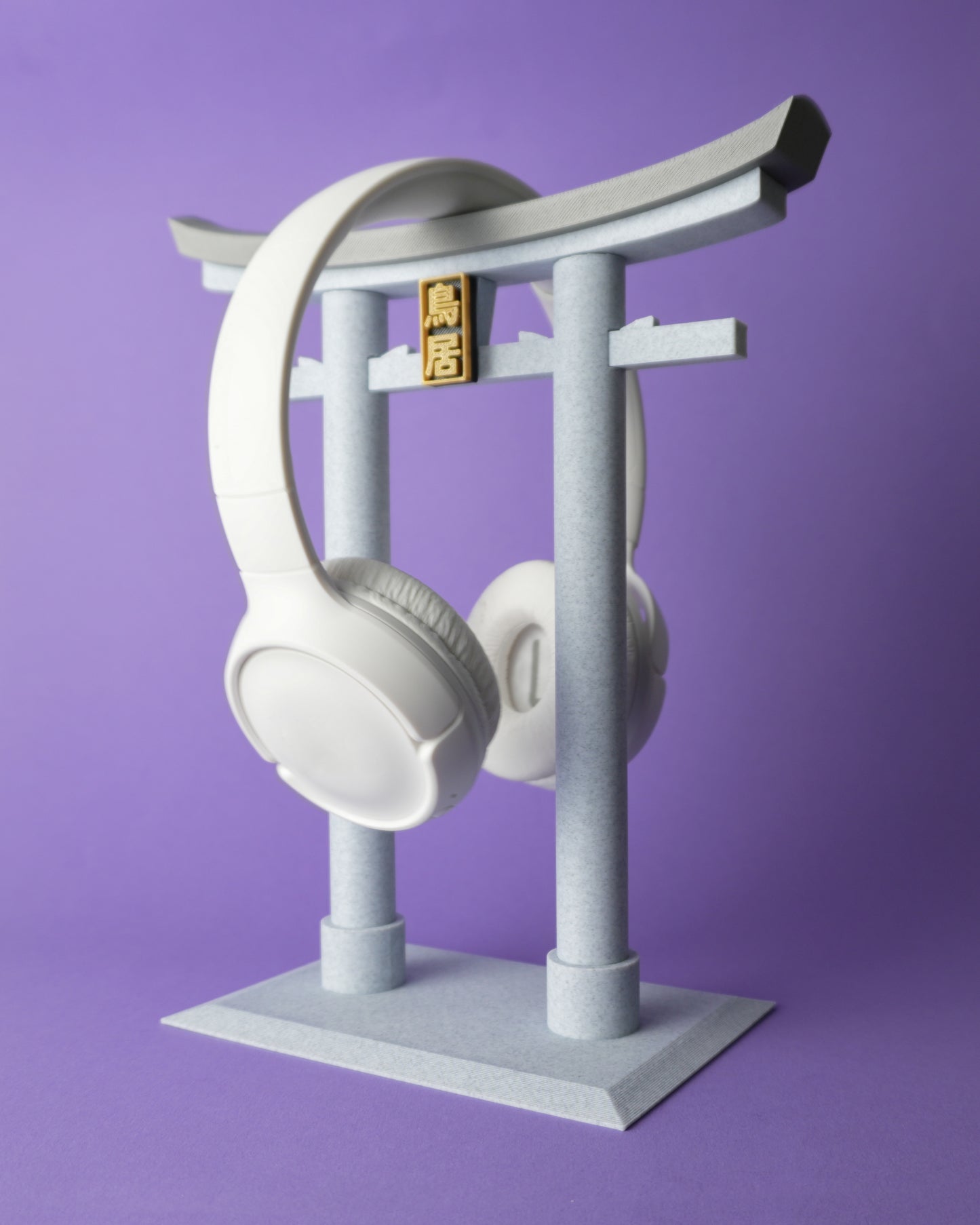Decorative Headphone Stand in Japanese Torii Gate Style – A Stylish and Functional Headset Organizer