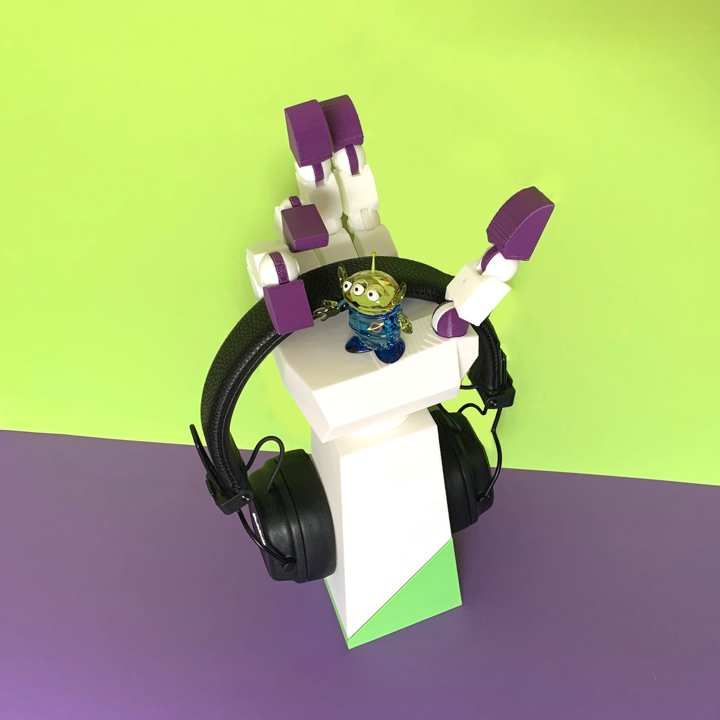 Space-Themed Movable Hand Headphone Stand – 3D Printed Gaming Headset Organizer