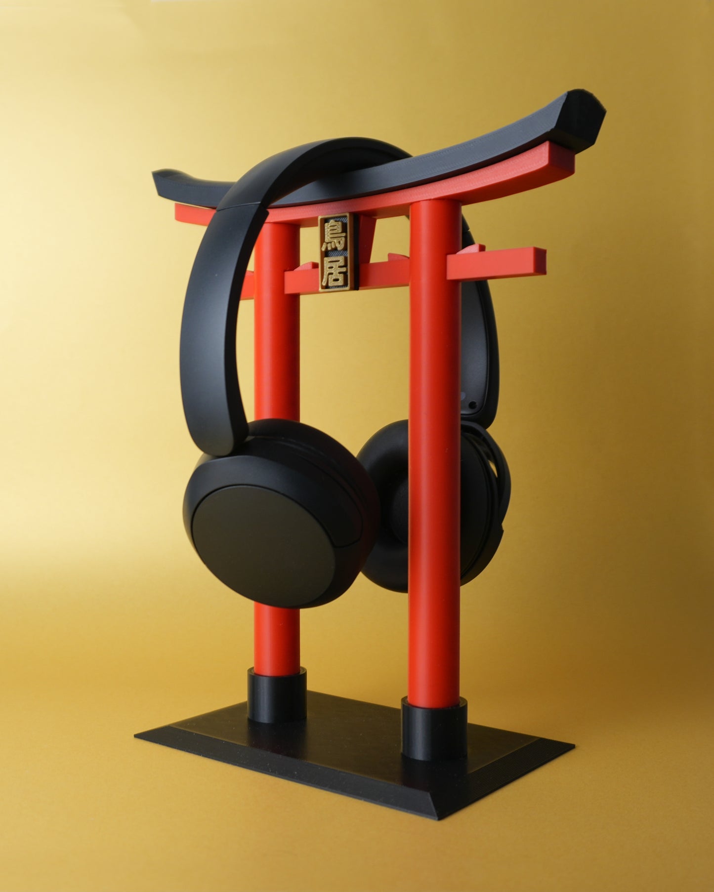 Decorative Headphone Stand in Japanese Torii Gate Style – A Stylish and Functional Headset Organizer
